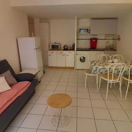 Apartment Rdc A Sete: 3 Pieces, Piscine, Acces Plage, Parking, Wifi - Fr-1-472a-167 *